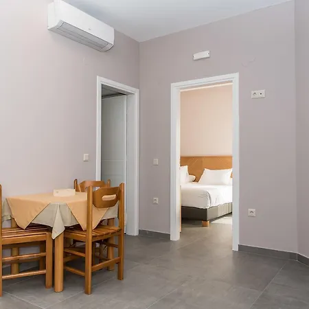 Ξενοδοχείο με διαμερίσματα Creta Elena 2*